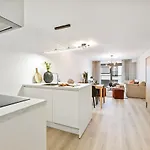 Fully Equipped With Lateral Sea View Apartman *