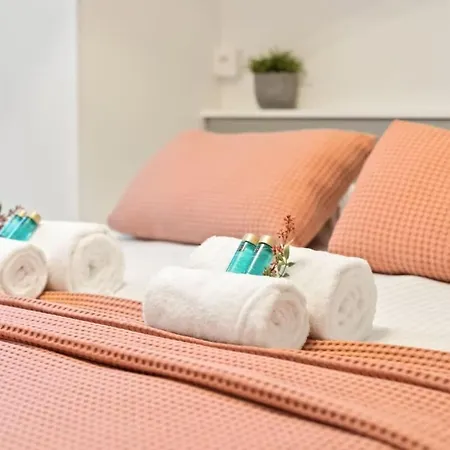 Fully Equipped With Lateral Sea View Apartman