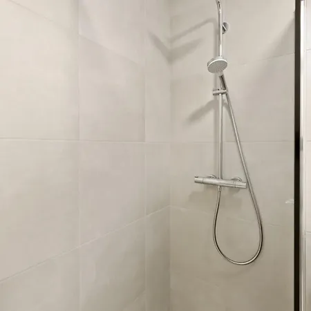 Fully Equipped With Lateral Sea View Apartment *